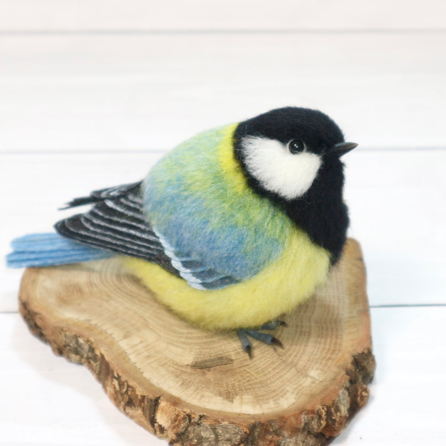 羊毛フェルトのシジュウカラ